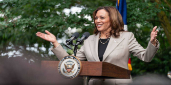 Kamala Harris Tem Vantagem sobre Trump em Pesquisa Eleitoral em Estados Cruciais