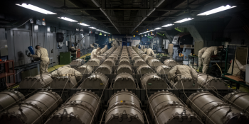 Ucrânia pode desenvolver bomba nuclear em meses, alerta estudo militar