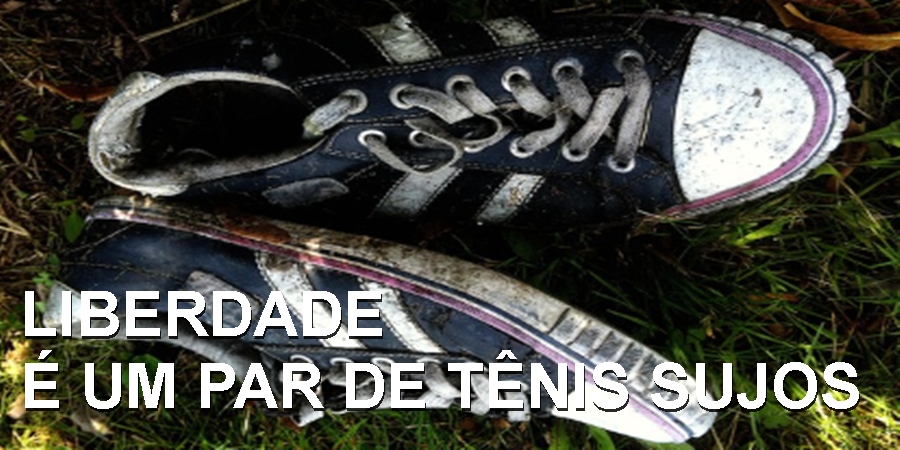 Tênis sujos e desgastados se tornam o novo símbolo de estilo, liberdade e autenticidade entre os jovens da geração Z./ Pyxabay